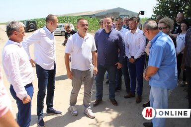 Nedimovićot és Radojevićet fogadják a községbeli vállalkozók, mezőgazdasági termelők (Lakatos János felvétele)