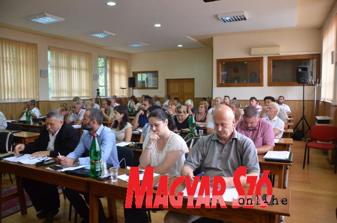 A topolyai községi képviselő-testület 24. ülése (Kazinczy Paszterkó Diana felvétele) A topolyai községi képviselő-testület 24. ülése (Kazinczy Paszterkó Diana felvétele)