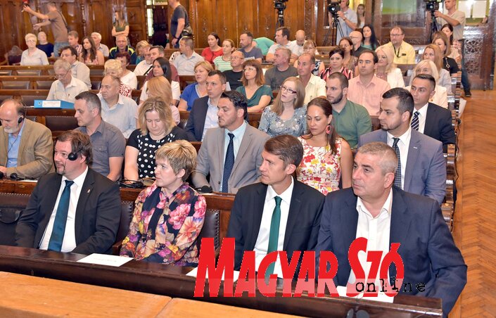 Az első sorban: Csige Gábor, Kovács Elvira, Pásztor Bálint és Bogdan Laban (Fotó: Gergely Árpád) Az első sorban: Csige Gábor, Kovács Elvira, Pásztor Bálint és Bogdan Laban (Fotó: Gergely Árpád)