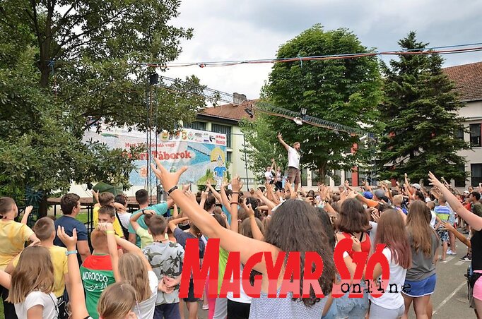 Ezúttal 287 gyermeket látnak vendégül, akikkel közel 80 szervező foglalkozik (Kazinczy Paszterkó Diana felvétele) Ezúttal 287 gyermeket látnak vendégül, akikkel közel 80 szervező foglalkozik (Kazinczy Paszterkó Diana felvétele)