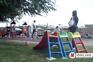 A Strandon új játszóteret építettek, őszre pedig az illemhelyeket rekonstruálják (Szeli Balázs felvétele)