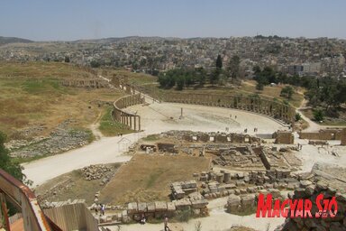 Az Ovális fórum és a Cardo Maximus