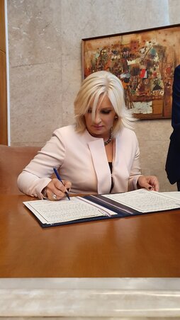Zorana Mihajlović is aláírta a belgrádi metróépítést célzó szándéknyilatkozatot (Fotó: Beta)