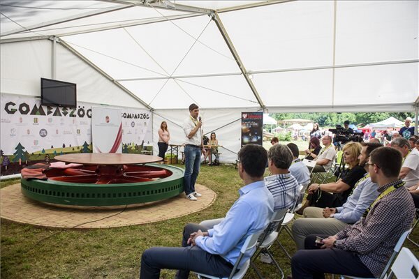 Szilágyi Péter beszédet mond a Gombaszögi Nyári Tábor megnyitóján (Fotó: MTI) Szilágyi Péter beszédet mond a Gombaszögi Nyári Tábor megnyitóján (Fotó: MTI)