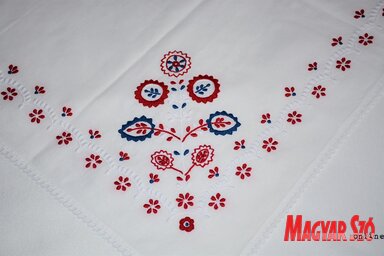 Hetési hímzés, asztalterítő (Fotó: Paraczky László)