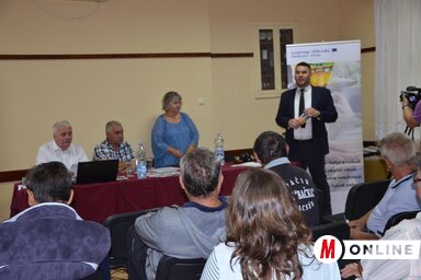 Bemutatkozik a Helyi ízek, helyi termékek elnevezésű projektum a pacséri faluházban (Kazinczy Paszterkó Diana felvétele)