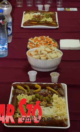 Az elméleti ismeretanyag átadása után a résztvevők ízlésesen tálalt hagyományos és házias ízeket kóstolhattak (Kazinczy Paszterkó Diana felvétele)