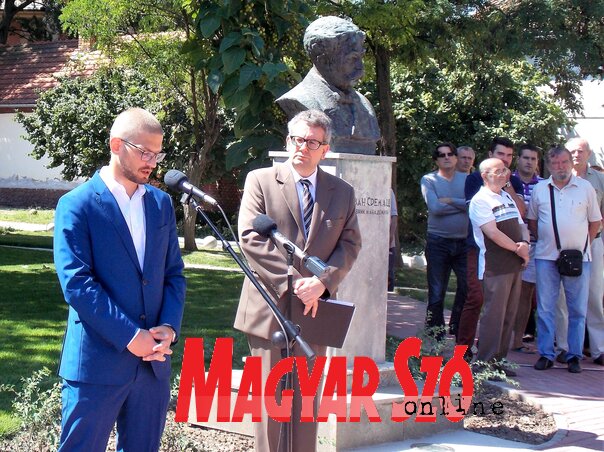 Igor Stojkov és Predrag Popović az emlékpark átadási ünnepségén (Horvát Zsolt felvétele)