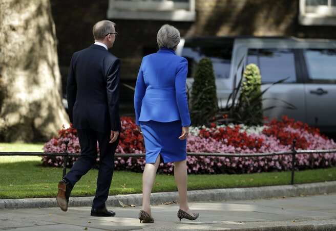 Búcsú. Theresa May és férje, Philip elhagyja a Downing Street 10-et (Fotó: AP via Beta) Búcsú. Theresa May és férje, Philip elhagyja a Downing Street 10-et (Fotó: AP via Beta)