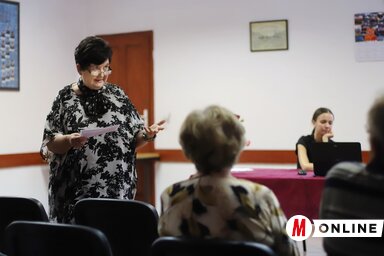 Dr. Szőke Anna az Anna-napi búcsúk hagyományáról beszél (Lakatos János felvétele)