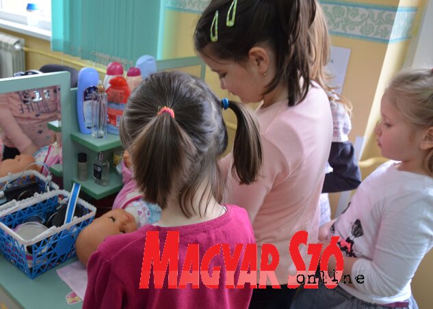 Egyelőre nem osztják fel nyolc különálló részre a Radosno detinjstvo Gyermekintézményt (Dávid Csilla illusztrációja)