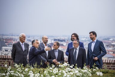 Orbán Viktor magyar miniszterelnök (b2) fogadja a 15. Maccabi Európa Játékok küldöttségét a Karmelita kolostorban (Fotó: MTI/Miniszterelnöki Sajtóiroda/Szecsődi Balázs)