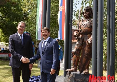 Aleksandar Vučić és Áder János Hunyadi János szobrának felavatásán (Ótos András felvétele)