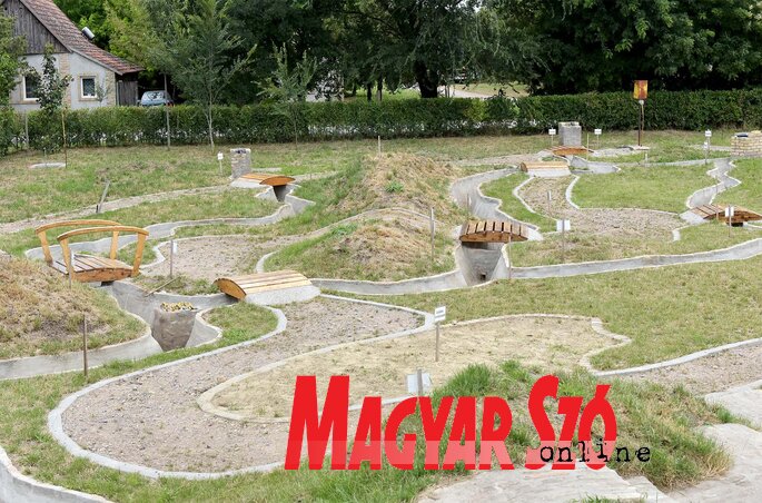 Már körvonalazódik, tavaszra kész is lesz a környéken egyedülálló Mini Vajdaság és Duna-makettpark (Gergely Árpád felvétele) Már körvonalazódik, tavaszra kész is lesz a környéken egyedülálló Mini Vajdaság és Duna-makettpark (Gergely Árpád felvétele)