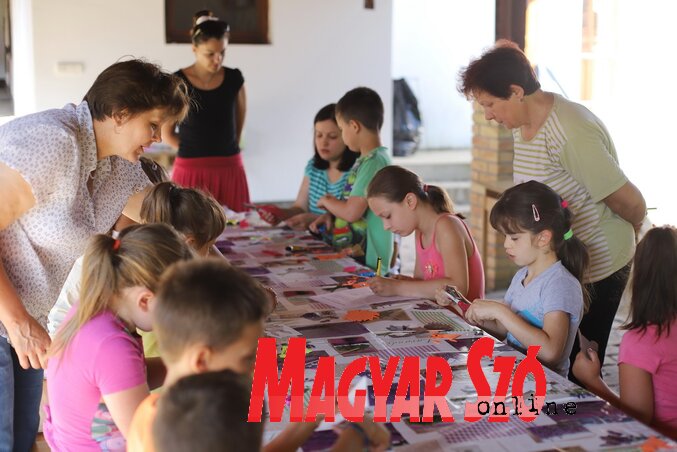 Kreatív foglalkozás a táborban (Lakatos János felvétele)