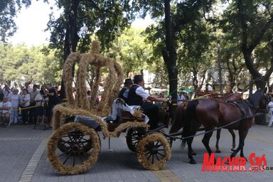 A Dužijanca leglátványosabb része a felvonulás a központban (Lukács Melinda archív felvétele)