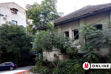 A Munkás utcában végiggyalogolva rendezett környék fogad, amíg oda nem érünk az egykori Albus gyár épületegyütteséhez (Dávid Csilla felvétele)