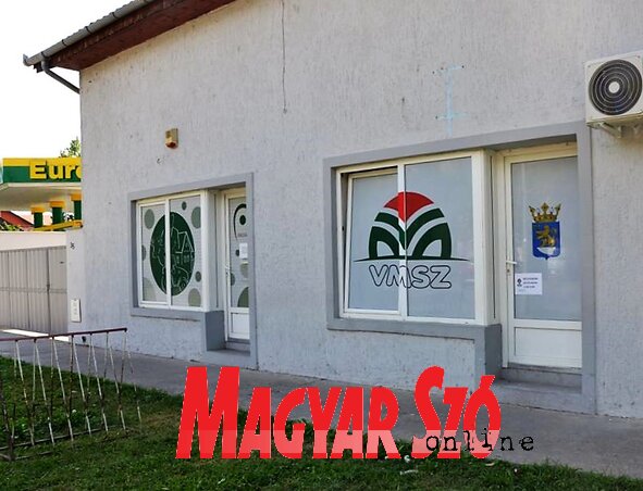 Új helyszínen a Vajdasági Magyar Szövetség topolyai irodája, a jövőben a Tito marsall utcában, a Prosperitati Alapítvány helyi irodája szomszédságában működik (Kazinczy Paszterkó Diana felvétele)