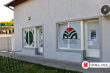 Új helyszínen a Vajdasági Magyar Szövetség topolyai irodája, a jövőben a Tito marsall utcában, a Prosperitati Alapítvány helyi irodája szomszédságában működik (Kazinczy Paszterkó Diana felvétele)