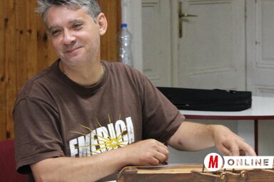 Flaman István citeraoktató (Szabó Nóra felvétele)