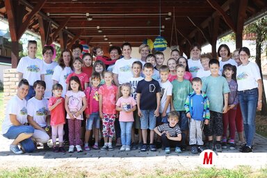 Az idei tábor résztvevői és állandó segítői (Lakatos János felvétele)