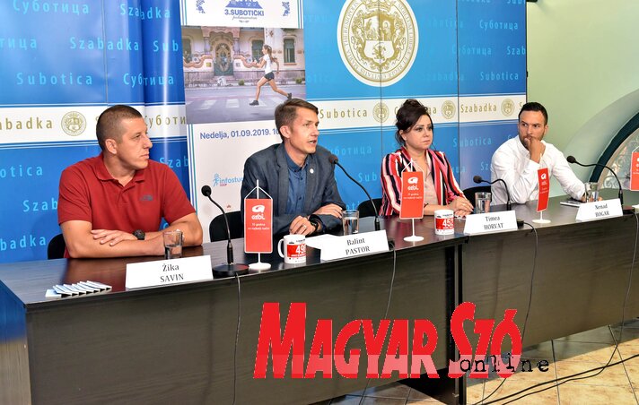 Žika Savin, Pásztor Bálint, Horvát Tímea és Nenad Bogar (Fotó: Gergely Árpád) Žika Savin, Pásztor Bálint, Horvát Tímea és Nenad Bogar (Fotó: Gergely Árpád)