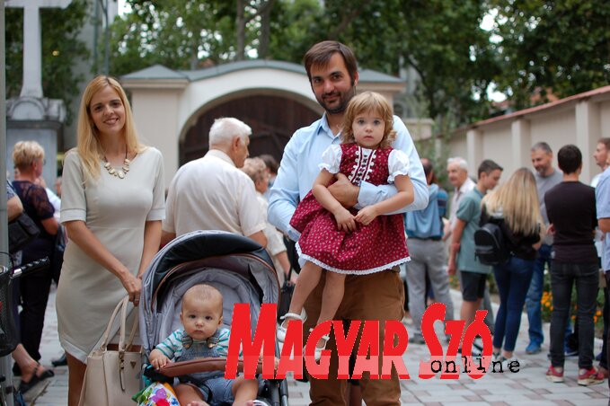 Temerini család a búcsúban: Burány Árpád, Burány-Vörös Judit, Burány Hédi, Burány Félix (Fotó: Bozsoki Valéria)