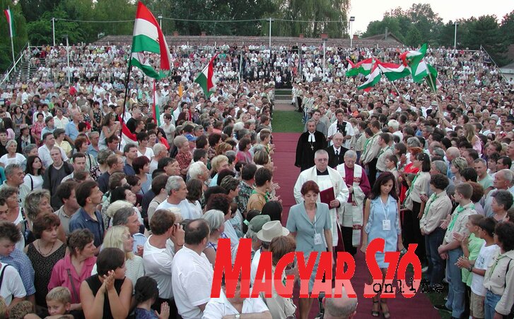 2001-ben Palicson a Szent István-napi ünnepségen 10 000-en gyűltek össze
