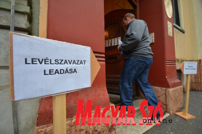 2014-től a külhoni magyarok is élhetnek szavazati jogukkal a magyar parlamenti választáson, 2019-től pedig már lehetőség van az európai parlamenti választáson is szavazni a magyarországi jelöltekre 2014-től a külhoni magyarok is élhetnek szavazati jogukkal a magyar parlamenti választáson, 2019-től pedig már lehetőség van az európai parlamenti választáson is szavazni a magyarországi jelöltekre