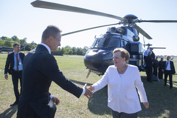 Szijjártó Péter miniszter fogadja a Páneurópai Piknik 30. évfordulója alkalmából érkező Angela Merkel német kancellárt (Fotó: MTI/KKM/Kovács Márton)