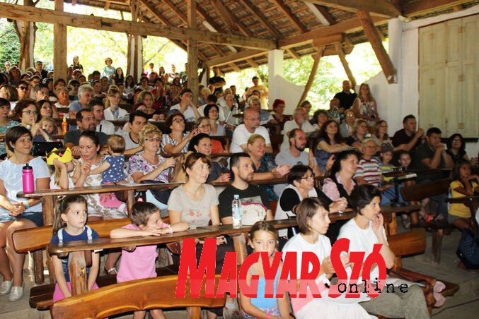 A gálaműsor nagyszámú közönsége (Tóth Péter felvétele)