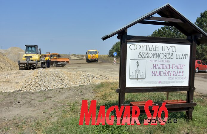 Várhatóan a hónap végére készül el a határra vezető út (Fotó: Gergely József)
Várhatóan a hónap végére készül el a határra vezető út (Fotó: Gergely József)