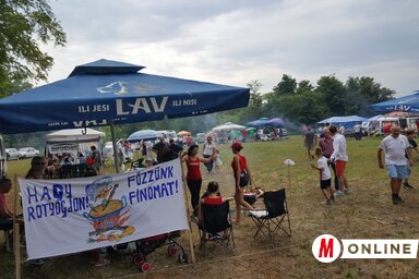 Tizenhat bográcsban rotyogott a szarvaspörkölt (Fotó: Pesevszki Evelyn)