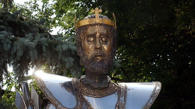Varga Imre Kossuth-díjas szobrászművész II. Lajos szobra, amelyet a mohácsi csata 480. és II. Lajos király születésének 500. évfordulója alkalmából készített (Fotó: MTI) Varga Imre Kossuth-díjas szobrászművész II. Lajos szobra, amelyet a mohácsi csata 480. és II. Lajos király születésének 500. évfordulója alkalmából készített (Fotó: MTI)