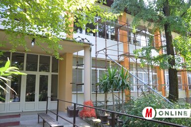 A pacséri Moša Pijade Általános Iskola a jövőben fehér és narancs színű falakkal várja a diákjait (Kazinczy Paszterkó Diana felvétele)