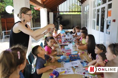 Kreatív kézműves foglalkozás a vakációzárón (Lakatos János felvétele)