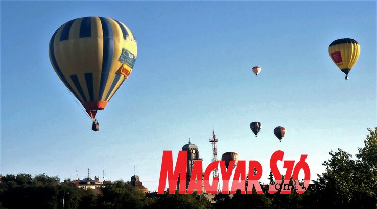 A hőlégballonok mára már Zenta egyik alapmotívumává váltak (Horváth Zsolt felvétele)
