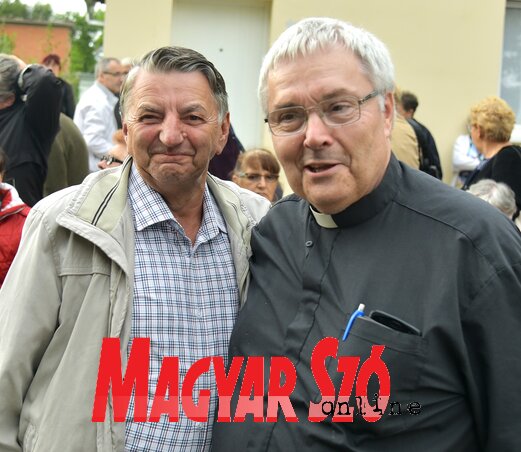 Dobai János és Sóti János, aki húsz évet szolgált Töröktopolyán(Gergely József felvétele) Dobai János és Sóti János, aki húsz évet szolgált Töröktopolyán(Gergely József felvétele)