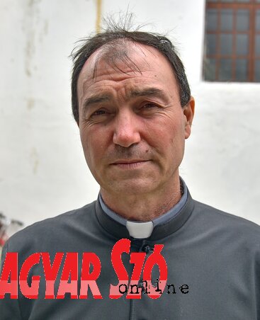 Mellár József atya szolgál Töröktopolyán(Gergely József felvétele) Mellár József atya szolgál Töröktopolyán(Gergely József felvétele)