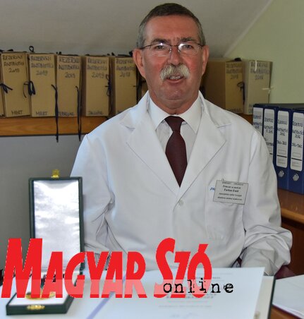 Dr. Farkas Emil számára megható, hogy Magyar Arany Érdemkereszttel tüntették ki (Gergely József felvétele) Dr. Farkas Emil számára megható, hogy Magyar Arany Érdemkereszttel tüntették ki (Gergely József felvétele)