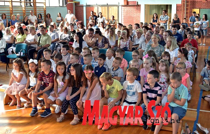 Az ünnepséget a diákok, pedagógusok és szülők is megtekintették (Fotó: Gergely Árpád)