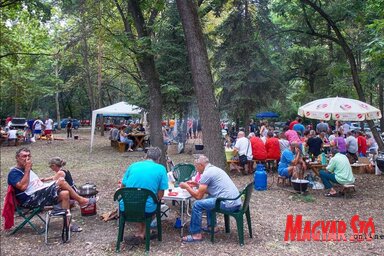 Megtelt versenyzőkkel az Adica Üdülőközpont parkja (Fotó: Horváth Zsolt)