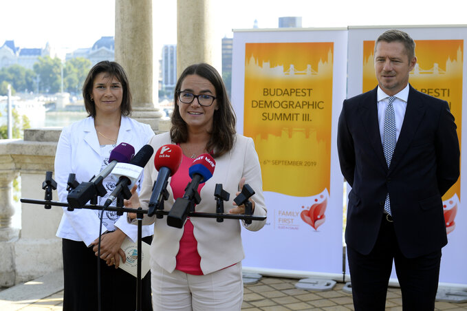 Novák Katalin család- és ifjúságügyért felelős államtitkár aa 3. Budapesti Demográfiai Csúcsról tartott sajtótájékoztatón a Várkert Bazárban (Fotó: MTI/Soós Lajos)