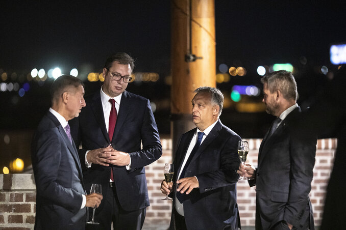 Andrej Babis, Aleksandar Vučić, Orbán Viktor és Peter Pellegrini a karmelita kolostor teraszán(fotó:MTI) Andrej Babis, Aleksandar Vučić, Orbán Viktor és Peter Pellegrini a karmelita kolostor teraszán(fotó:MTI)