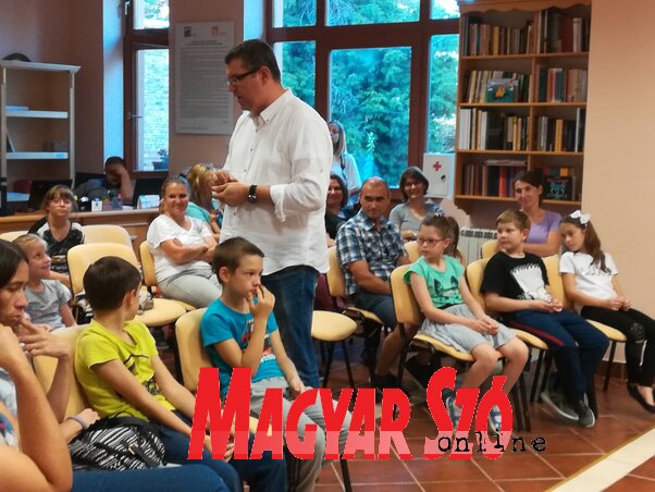 A könyvbemutatón megjelent gyerekek nagy része gyakran kuktáskodik a konyhában(Fehér Rózsa felvétele)