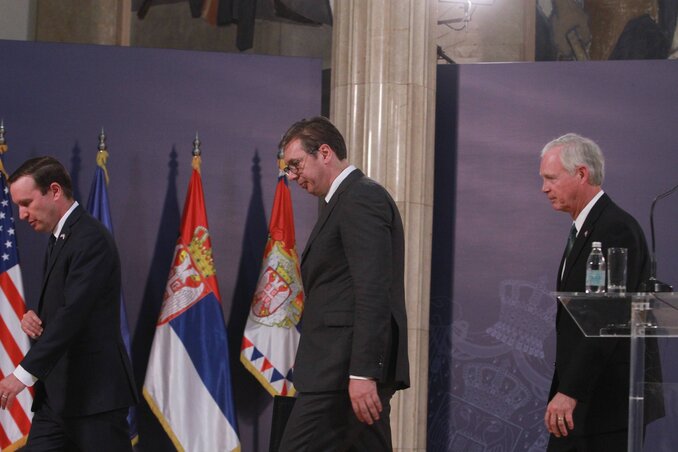 Christopher Murphy, Aleksandar Vučić és Ron Johnson a közös sajtótájékoztatót követően (Fotó:Beta)