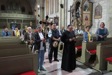 A zarándokok közös imája a moholi templomban (Csincsik Zsolt felvétele)
