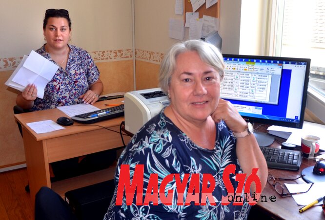Két szakember egy irodában: Kocsicska Krisztina és Bori Mária (Dávid Csilla felvétele)