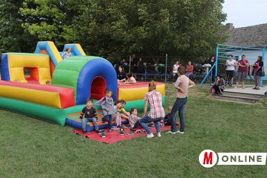 A gyerekeket légvár várta a családi napon (Lakatos János felvétele)