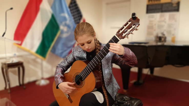 Kucsera Noémi a New York-i magyar főkonzulátuson is fellépett (Fotó: Bartók Béla Művészeti Kar, Szeged) Kucsera Noémi a New York-i magyar főkonzulátuson is fellépett (Fotó: Bartók Béla Művészeti Kar, Szeged)